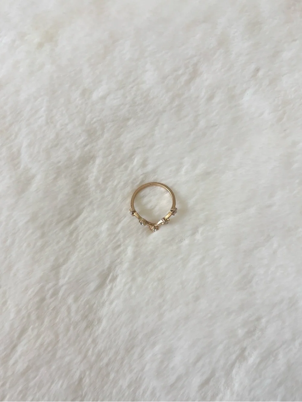 5/$15 🩷 MUST BUNDLE Delicate V-Shaped Crystal Accent Ring - Gold